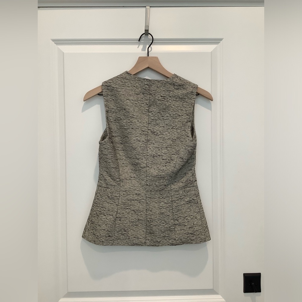 Astr Gray Sleeveless Top - Picture 3 of 3